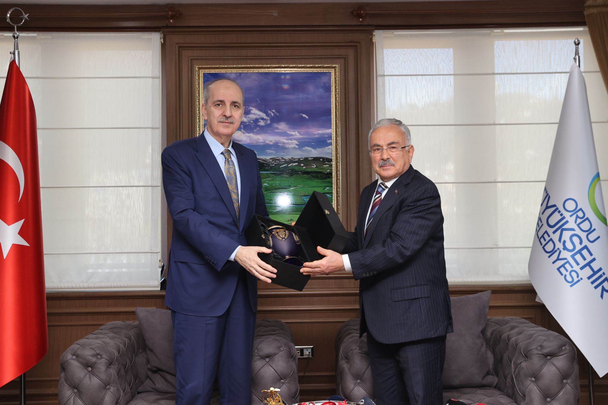 NUMAN KURTULMUŞ BÜYÜKŞEHİR BELEDİYESİNİ ZİYARET ETTİ